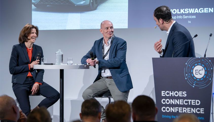Patricia Stich von Volkswagen Servcies Info Group mit Mathieu Chenebit