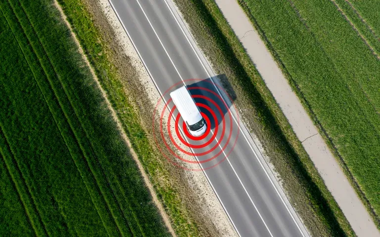 GPS-gestützte Ortungslogistik für optimierte Routen, präzise Sendungsverfolgung und effiziente Transportflotten-Kontrolle